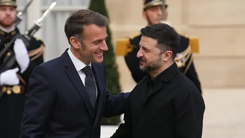 Macron ve Zelenskiy, Trump’ın Ukrayna barış planı için bir araya geldi