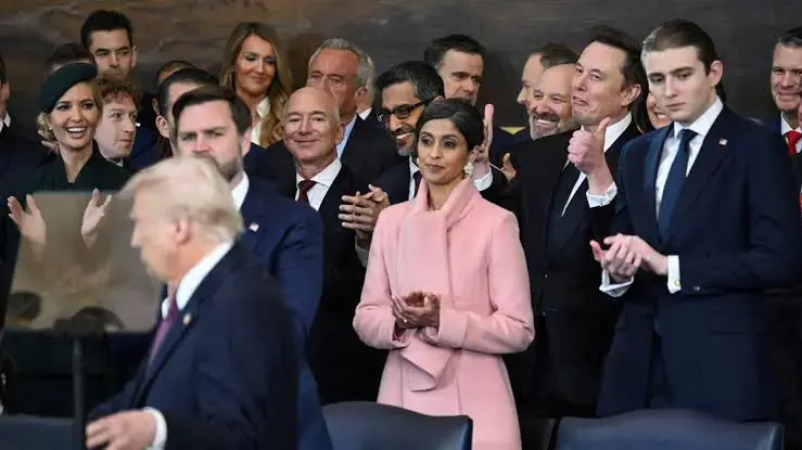 Serokwezîrê Îspanyayê li ser 'hêza teknolojiyê ya li dora Trump' hisyarî da