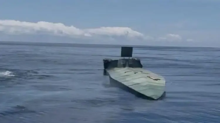 ABD Pasifik Okyanusu'nda bir gemiyi vurdu