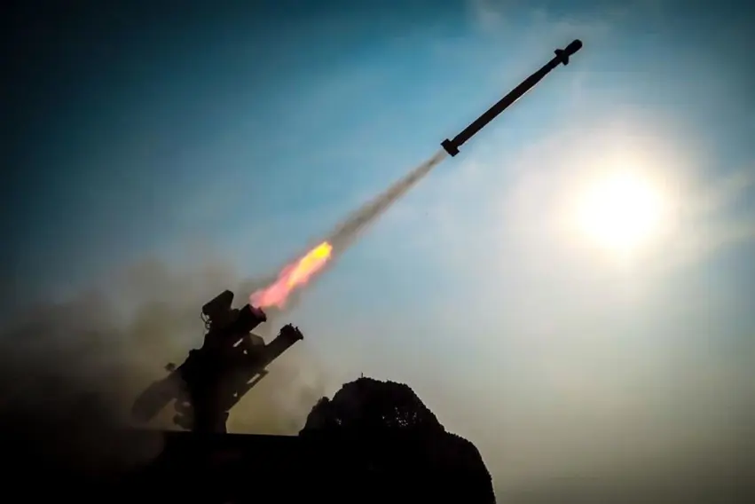 Ji Îranê pêngava bilindkirina ragesiyê: Mosekên balîstîk avêtin Deryaya Omanê